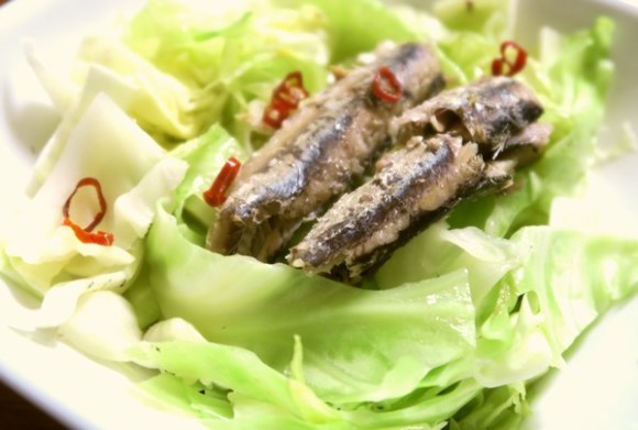 オイルサーディンとキャベツのペペロンチーノ風焼そば