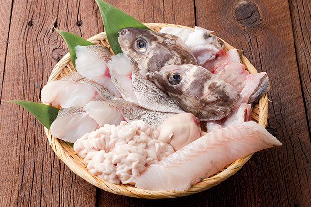 魚を照らして寄生虫を見つけ出せ！ 「アニサキスライト」で安全に刺身を楽しもう - 価格.comマガジン