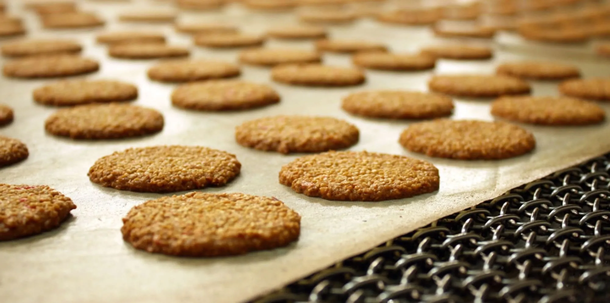 大好評！琵琶湖お土産 発売から累計売上個数10万個突破！滋賀県の話題のお土産「びわこフィナンシェ」が販売エリアを拡大します滋賀宝株式会社のプレスリリース