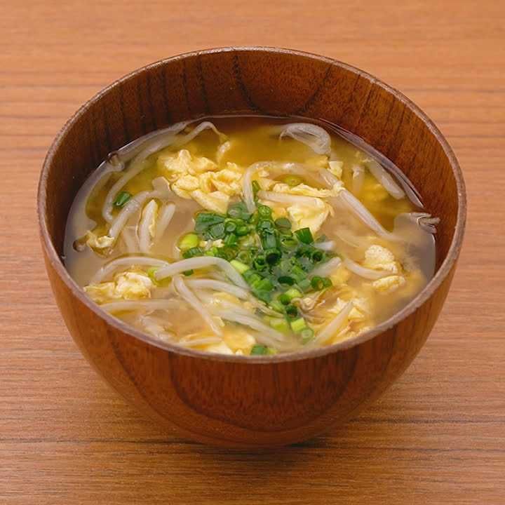 手軽に作れる♪ もやしとコーンの中華スープ