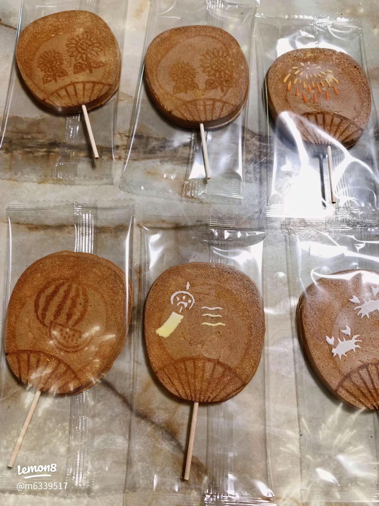 うちわ煎餅。 : spring comes soon