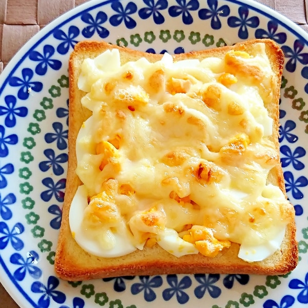 卵とろ～り！厚切りパンのマヨエッグチーズトースト