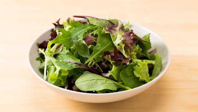 茎ブロッコリーとリーフレタスの混植で害虫対策！草と生き物たちの営みを味方につける、里山菜園の工夫とは？記事みんなの趣味の園芸