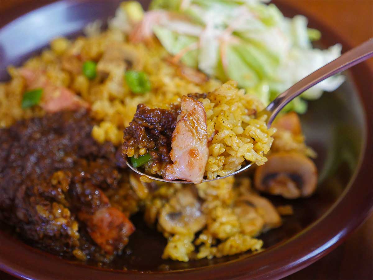 鎌倉で超人気のカレー専門店「珊瑚礁」でスパイシーなハワイアンリゾートを体感！ – 海の家ならBeach Flag