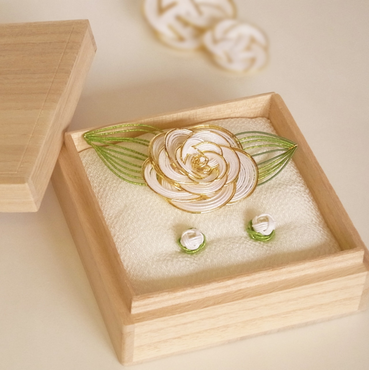 キット・和モダンリングピロー 赤生地 和柄 和布 ちりめん手芸通販布がたり